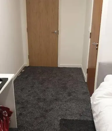 Cheap And Cheerful In Bradford Apartment *