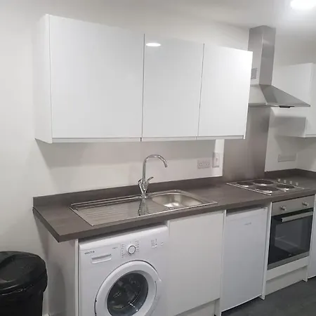 Cheap And Cheerful In Bradford Apartment *